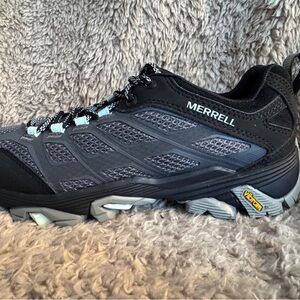 Merrell Moab FST low hiking shoes NWOT Size 5